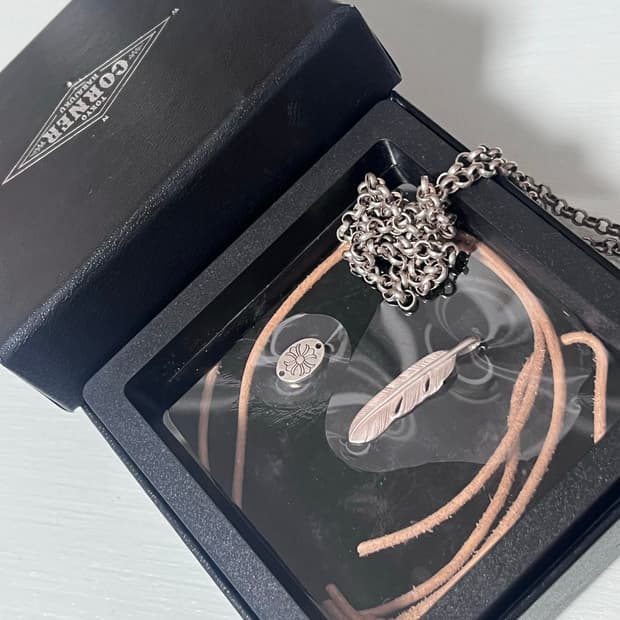 Goros sv feather m 고로스 sv 페더 펜던트 (좌향)