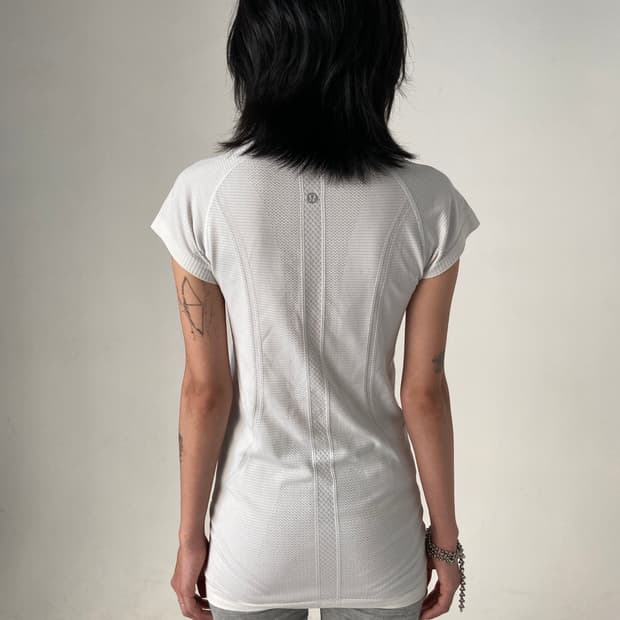 Lululemon back line detail t