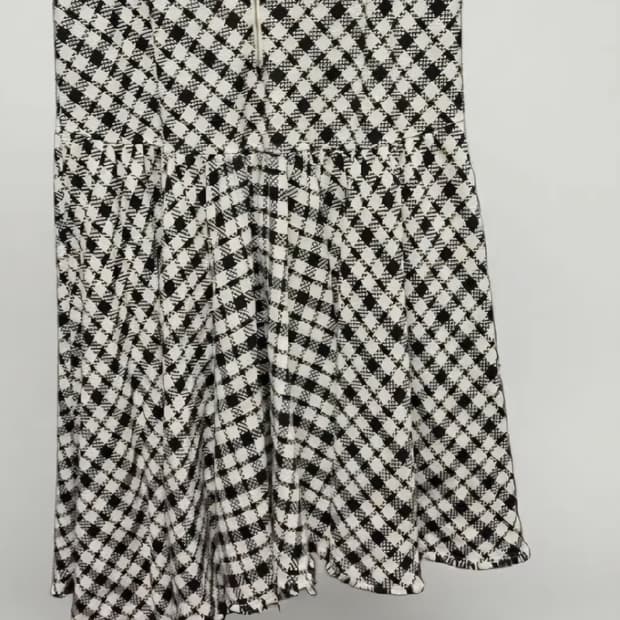 럭키슈에뜨 체크 트위드 언발 플레어 스커트 38 