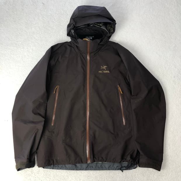 아크테릭스 고어텍스 다크브라운 자켓
