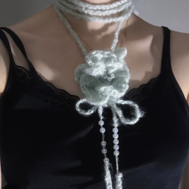 모헤어 뜨개 꽃 목걸이