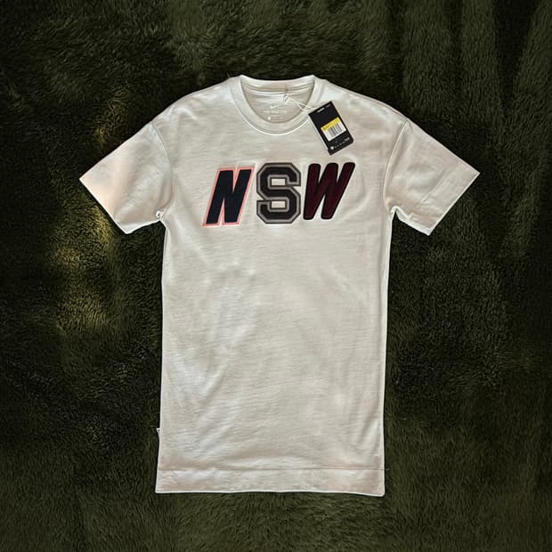[S] 나이키 NSW 아플리케 패치 소프트 터치 티셔츠