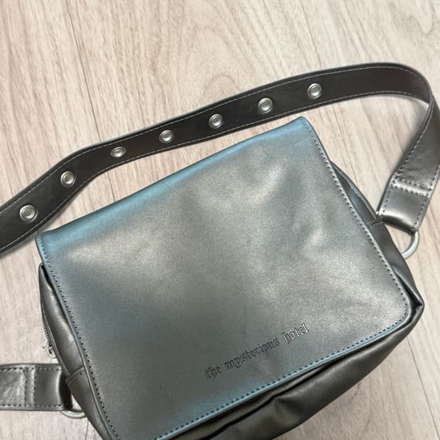 미스테리어스호텔 벨트백