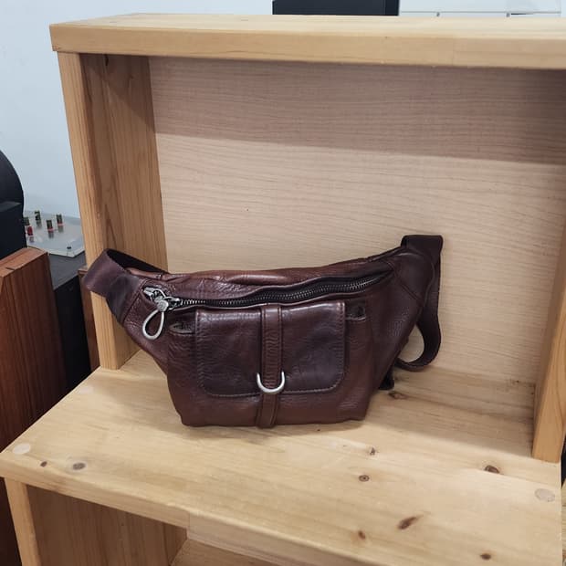 TOUGH 브라운 가죽 웨이스트백 힙색