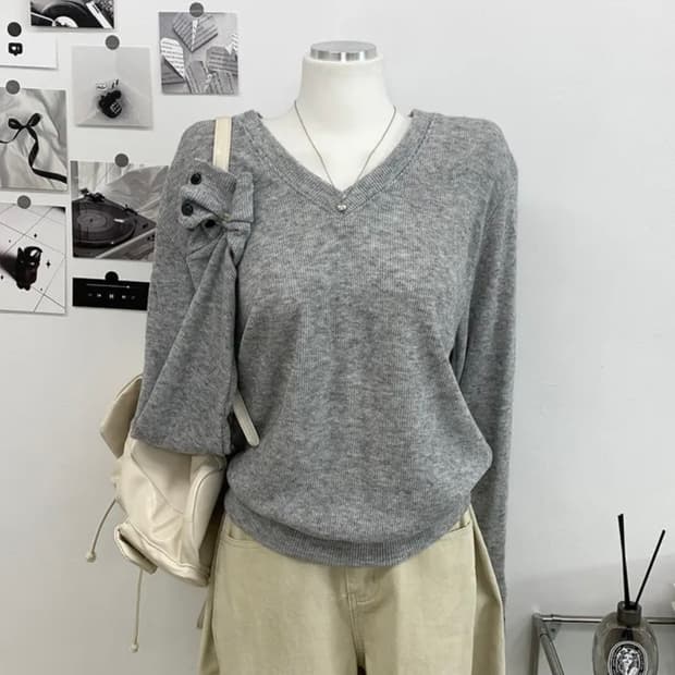 버튼 브이넥 울 니트