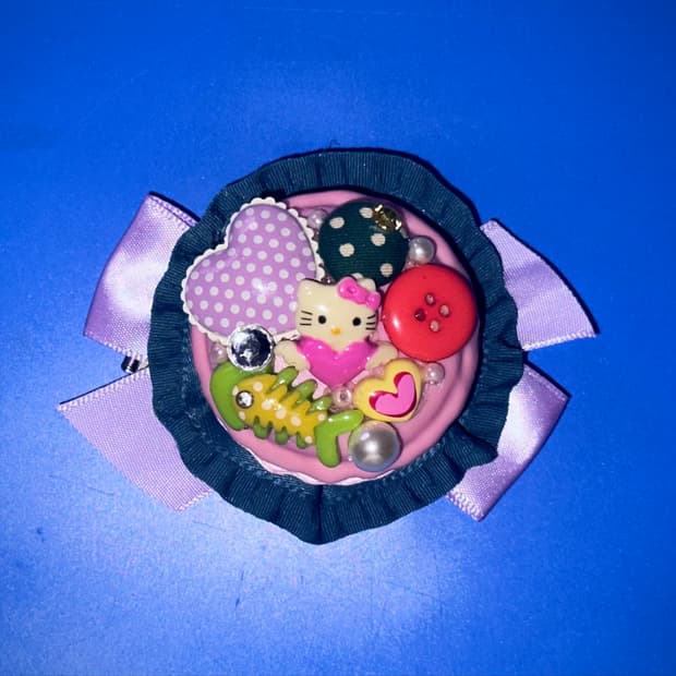 Kitty‘s trash alligator hair clip