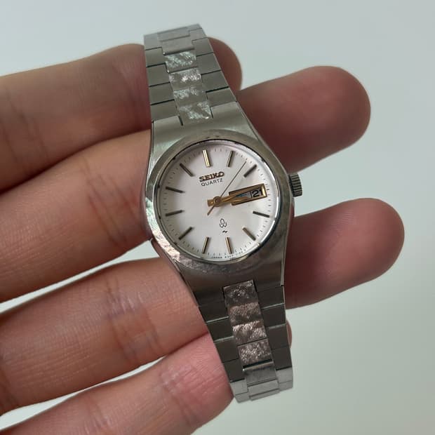 1970s Texture Bezel Silver Ladies Quartz