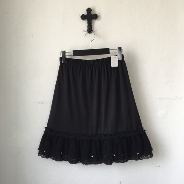Lace trimming layer skirt