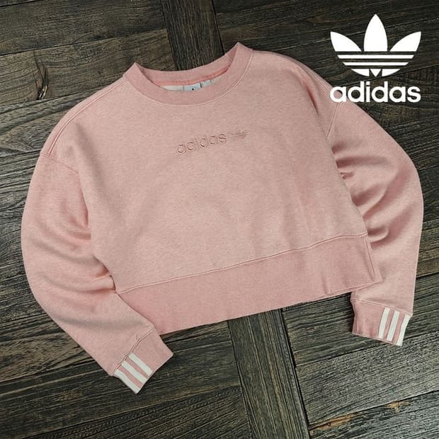 [아디다스] 로고 자수 오버핏 크롭 맨투맨 M19745