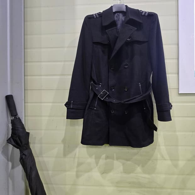 JASPER 밀리터리 블랙 더블 버튼 벨트 코트