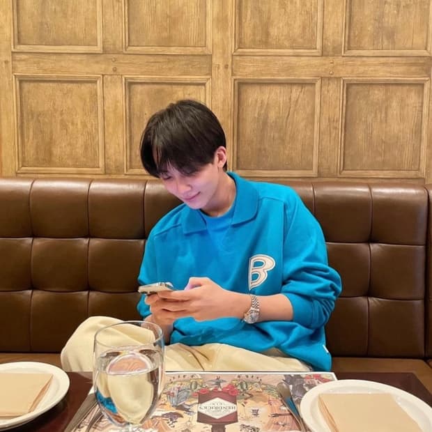 BLUR 블러 카라 맨투맨