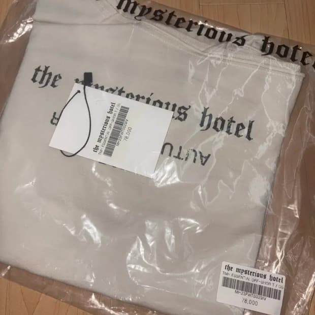 더미스테리어스호텔 ESSENTIAL OFF-SHDR T