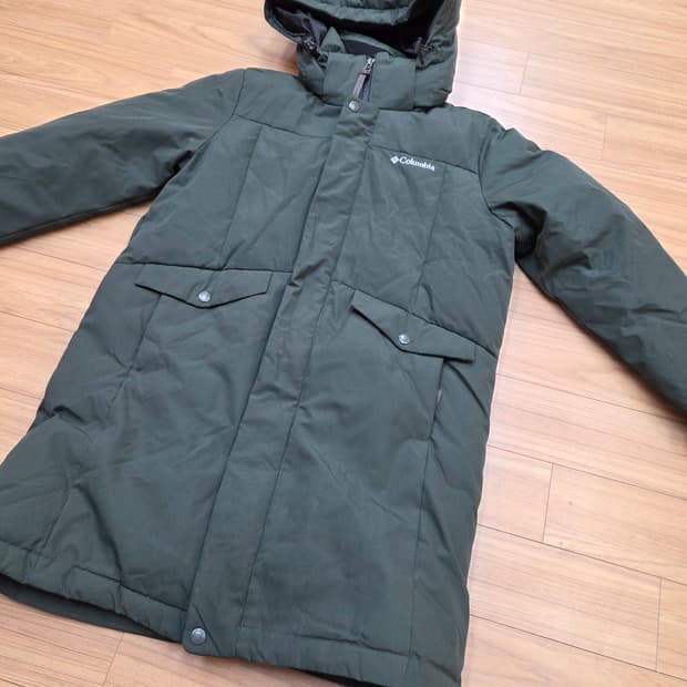 콜롬비아 아동용 패딩 150사이즈입니다. 12-13세 아이들에게 잘 맞을