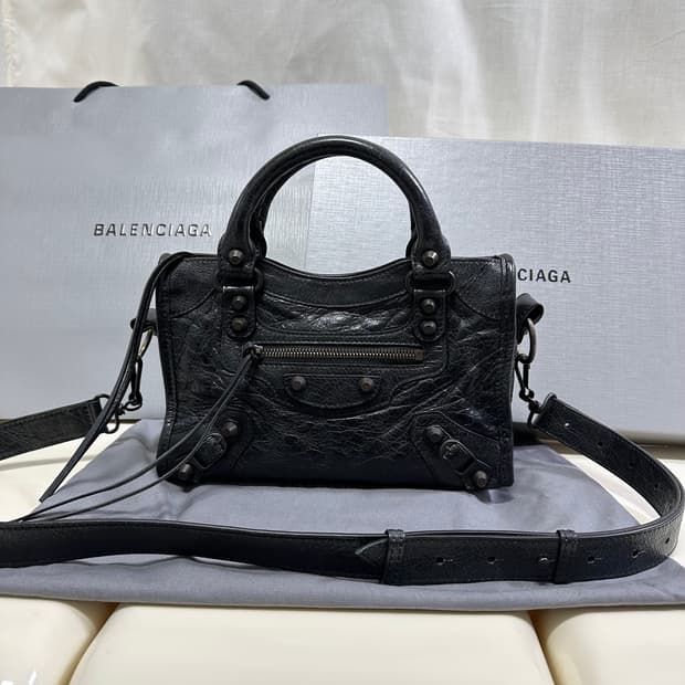 [SA 정품] 발렌시아가 르 시티 모터백 미니 블랙