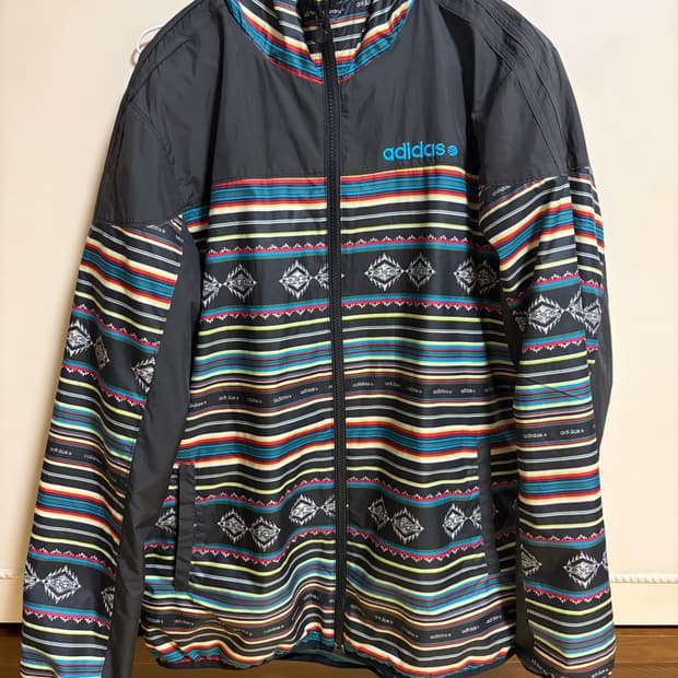 아디다스 에스닉 바람막이