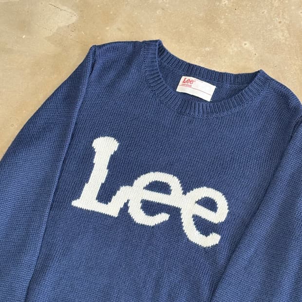 M Lee 빅로고 네이비 라운드넥 니트