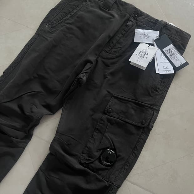 [새상품]씨피컴퍼니 CP컴퍼니 오토만 카고팬츠 다크그레이