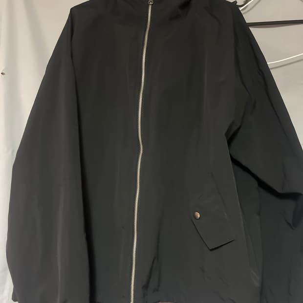 스톤아일랜드 바람막이입니다