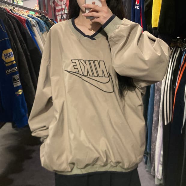 [IM] 나이키 빅로고 베이지 풀오버 웜업