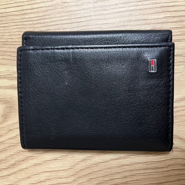 타미힐피거지갑