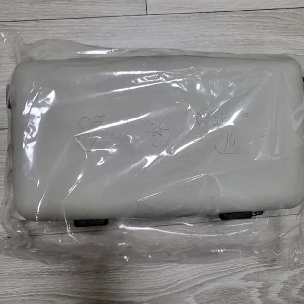 새상품 아모레 오프화이트 프로텍션 박스