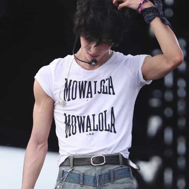 mowalola반팔 티셔츠