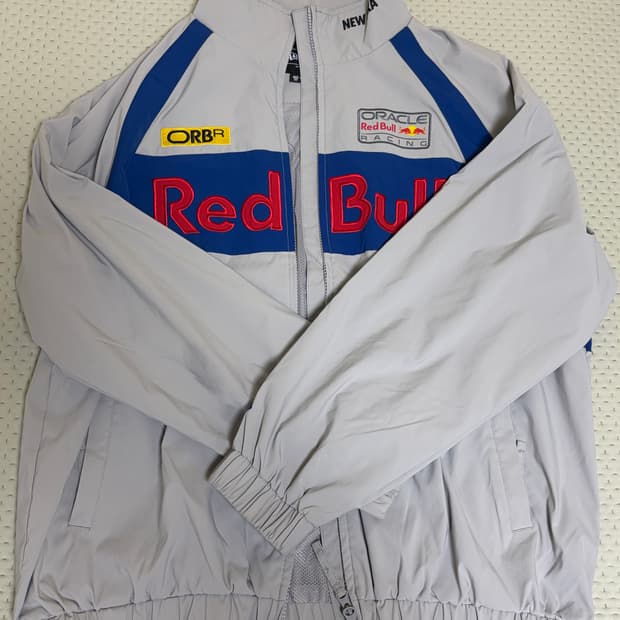 [US M, KR L] 뉴에라 레드불 레이싱 트랙 자켓 라이트 그레이