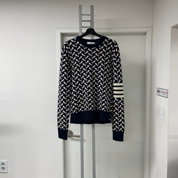 톰브라운 고래 사선 완장 니트 2