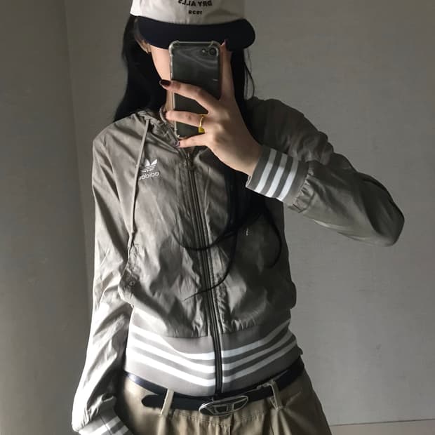 아디다스 카키 바람막이