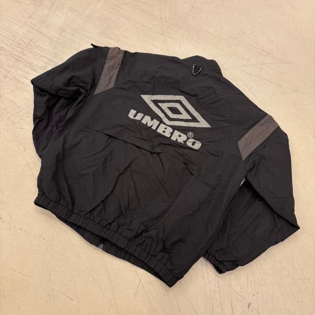 엄브로 빅로고 스카치 바람막이