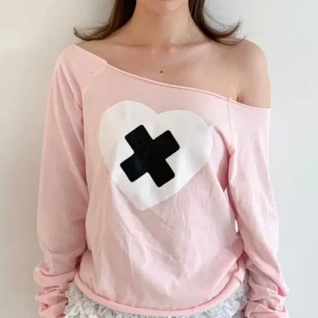 크로스 하트 컷 오프 티셔츠