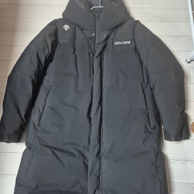 데상트 롱패딩 105사이즈