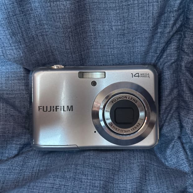 FUJIFILM FinePix AV230