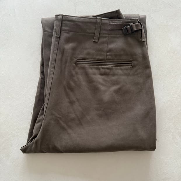 브라운야드 에센셜치노