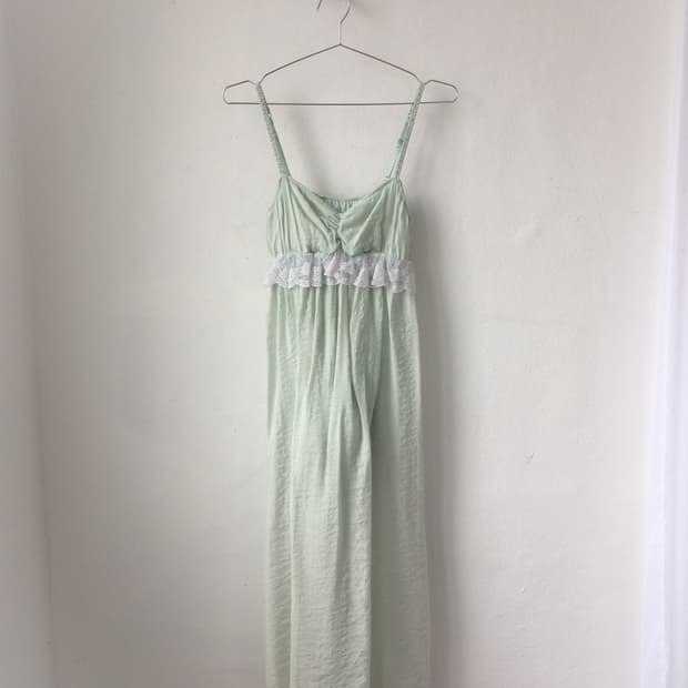 Lace trimming sleeveless onepiece