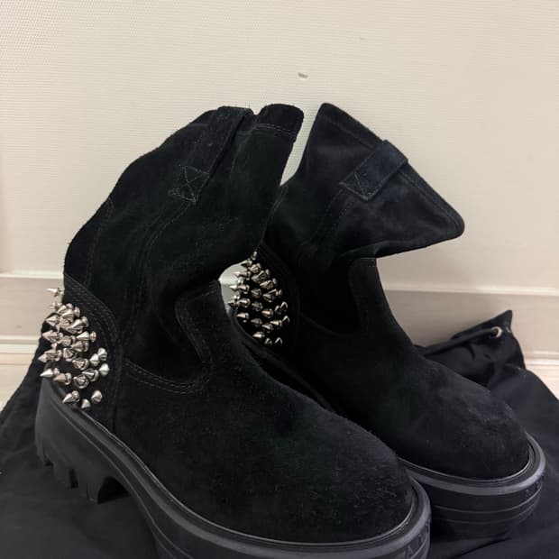 (41, 270) 알릭스 스웨이드 스터디드 워크부츠