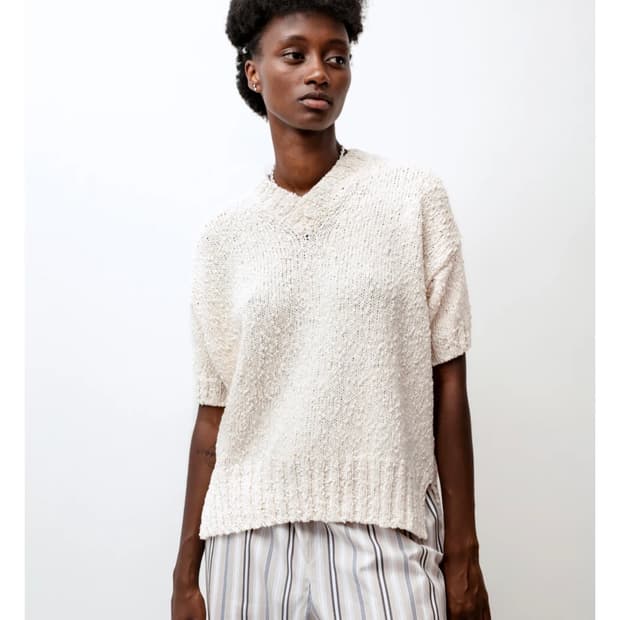 스튜디오니콜슨 브이넥 반팔 니트 팝니다