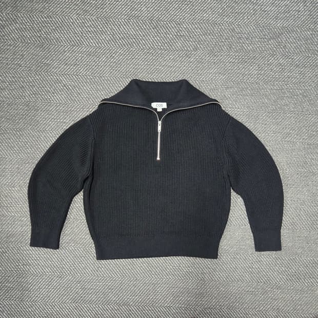 코스 COS 반집업 니트 블랙 모63% 니트티