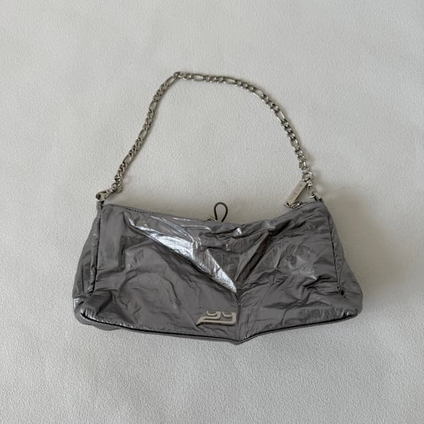 이에이에(YIEYIE) 체인 숄더백(미사용급)