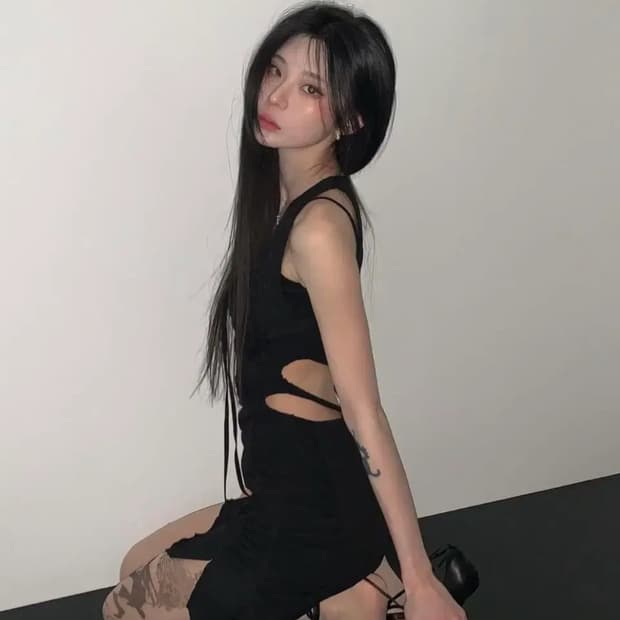 1size) 본네 컷아웃 홀 원피스 블랙