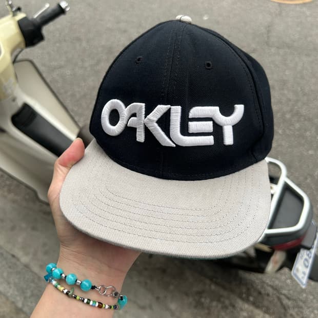 오클리 스냅백