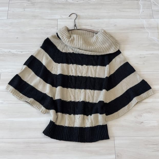 Nerd black beige stripe batwing knit 
