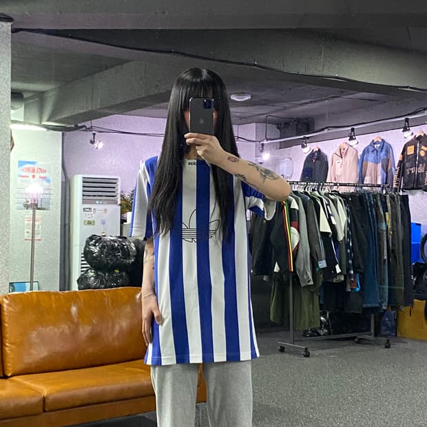 아디다스 에센셜 플레이 스트라이프 풋볼 져지 반팔  B4516