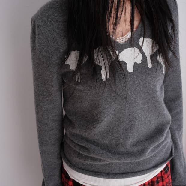 Tree v-neck knit top