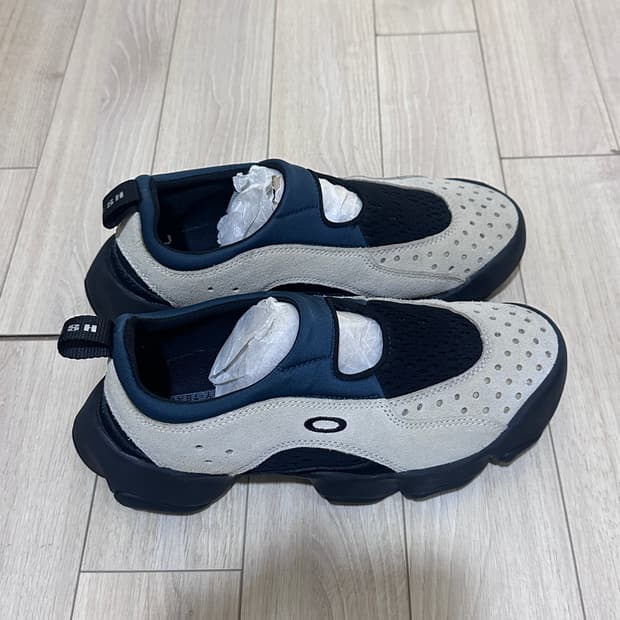 오클리 팩토리 팀 x 브레인 데드 플래시 샌들 샌드 블루