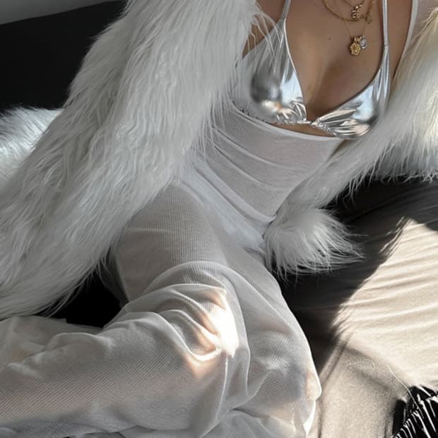 오도어 화이트 퍼자켓