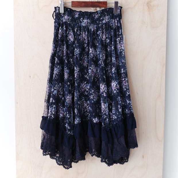 axes femme) flower skirt