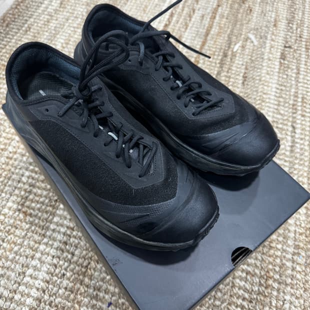 해칭룸 데상트 트레일 러닝화 블랙 280