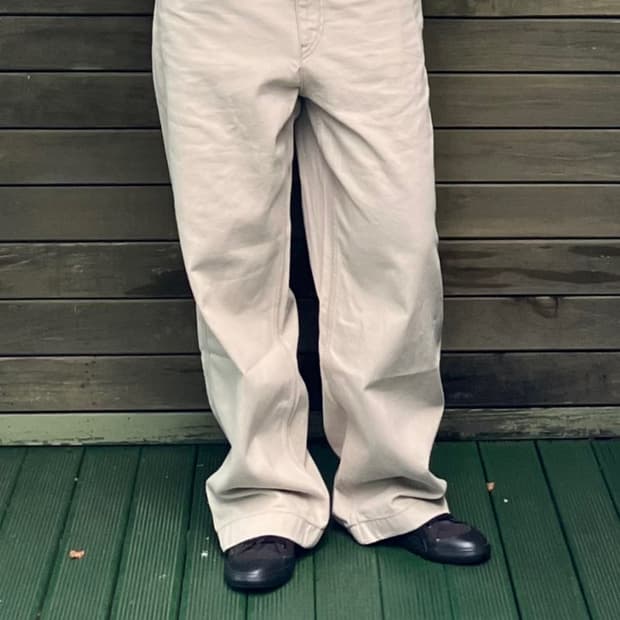 유니클로 와이드핏컬러진 natural 색상