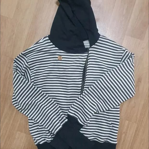 (Os)더뮤지엄비지터 언발란스 후드집업